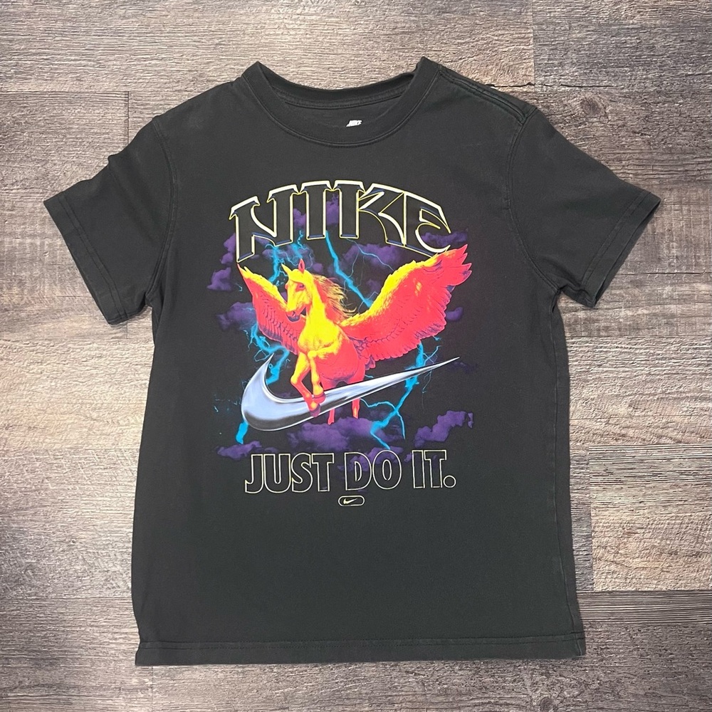 Nike Black Short Sleeve Graphic Tee - Picture 1 of 3